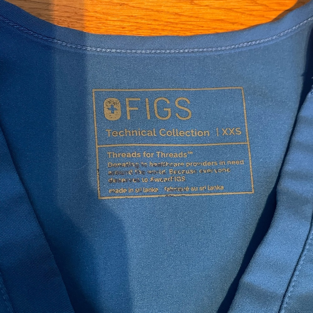 Figs Technical Collection Blue Scrub Top - Picture 3 of 4
